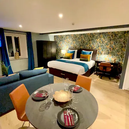 Отель Chabanettes & *